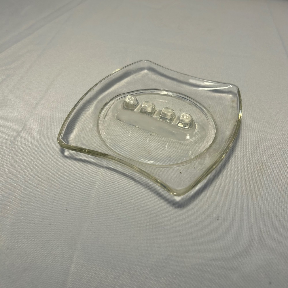 Vintage Clear Glass ashtray‎